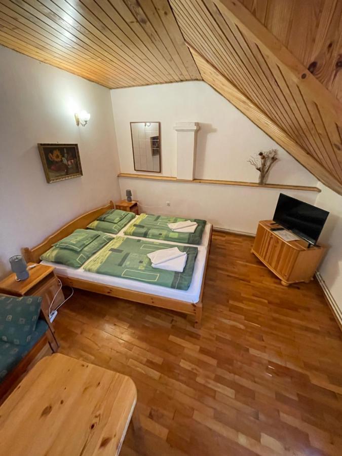 Bed and Breakfast Katalinkert Panzió Győr Exterior foto