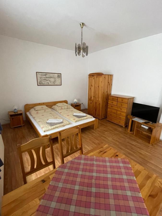 Bed and Breakfast Katalinkert Panzió Győr Exterior foto