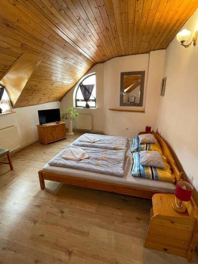 Bed and Breakfast Katalinkert Panzió Győr Exterior foto