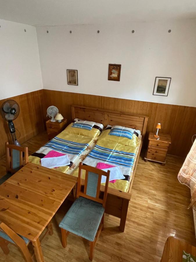 Bed and Breakfast Katalinkert Panzió Győr Exterior foto