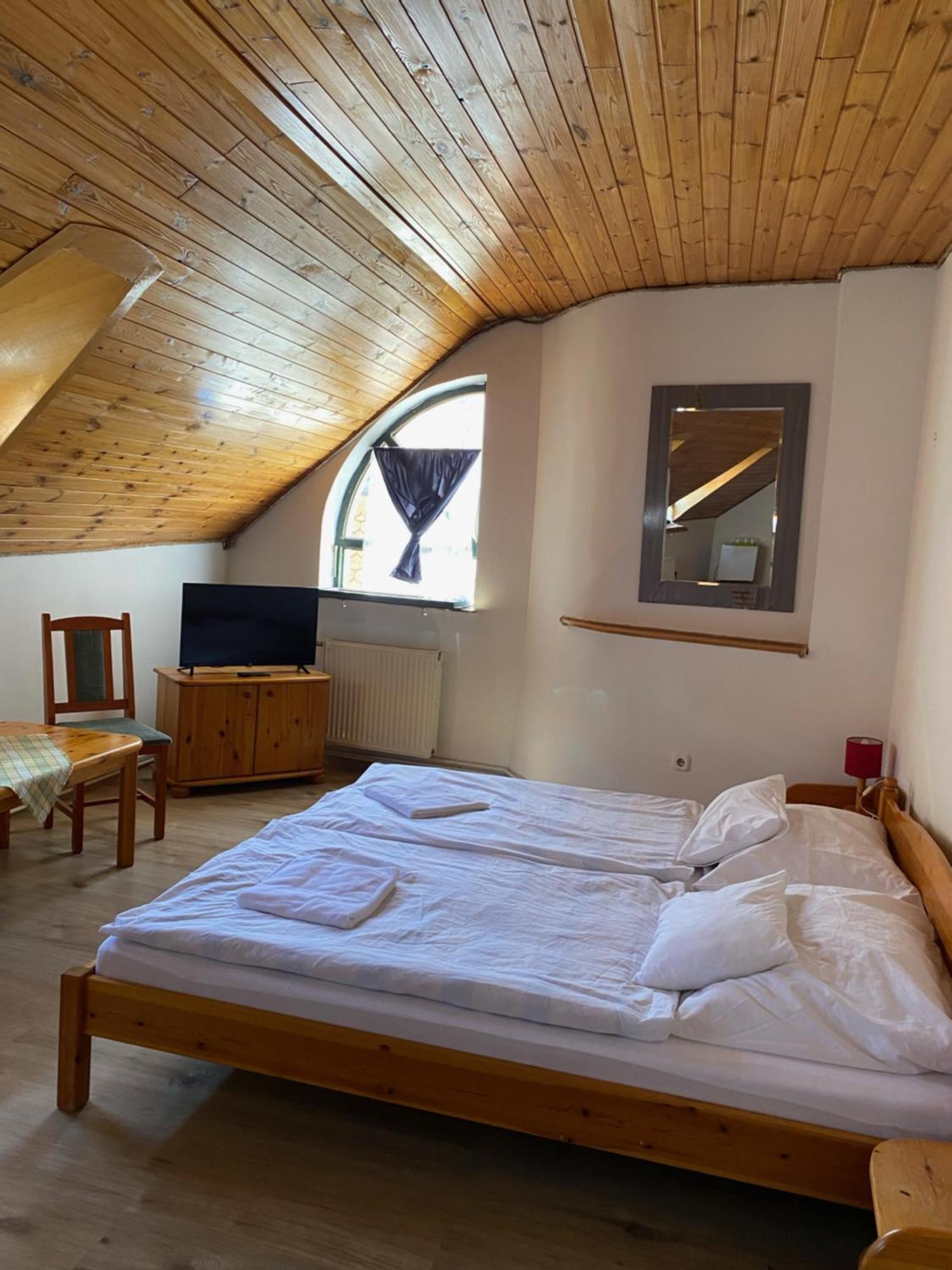 Bed and Breakfast Katalinkert Panzió Győr Exterior foto