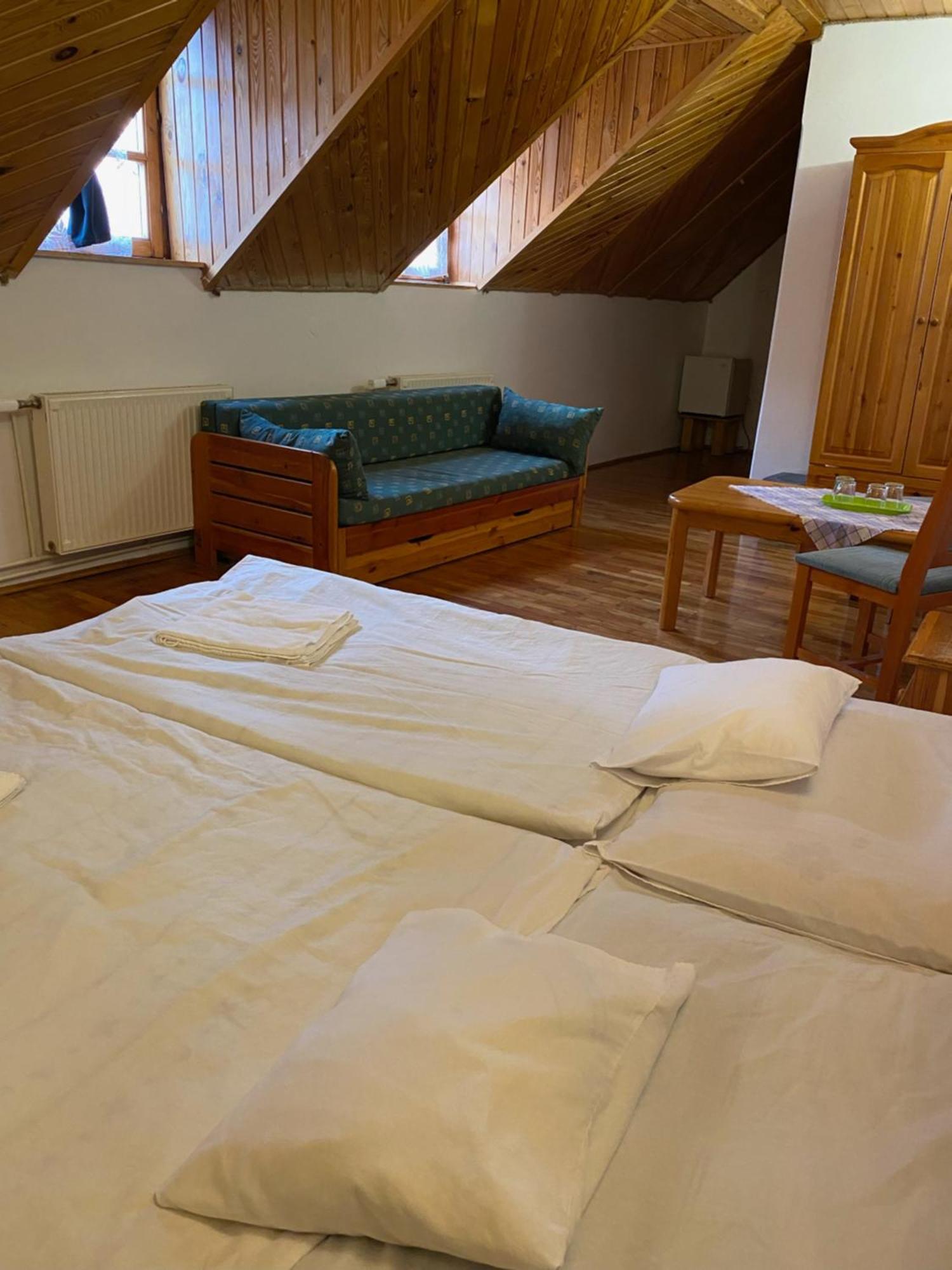 Bed and Breakfast Katalinkert Panzió Győr Exterior foto