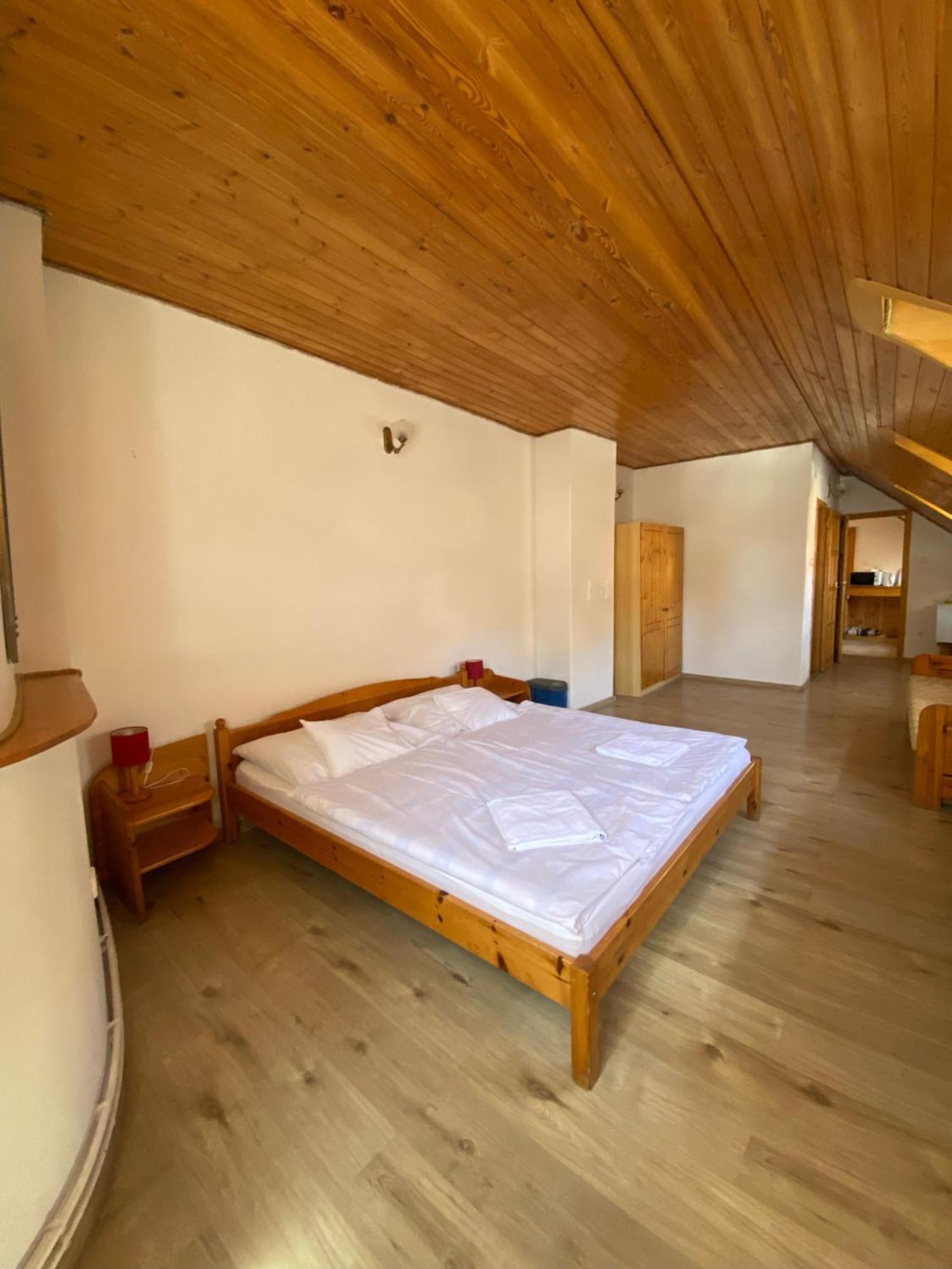Bed and Breakfast Katalinkert Panzió Győr Exterior foto