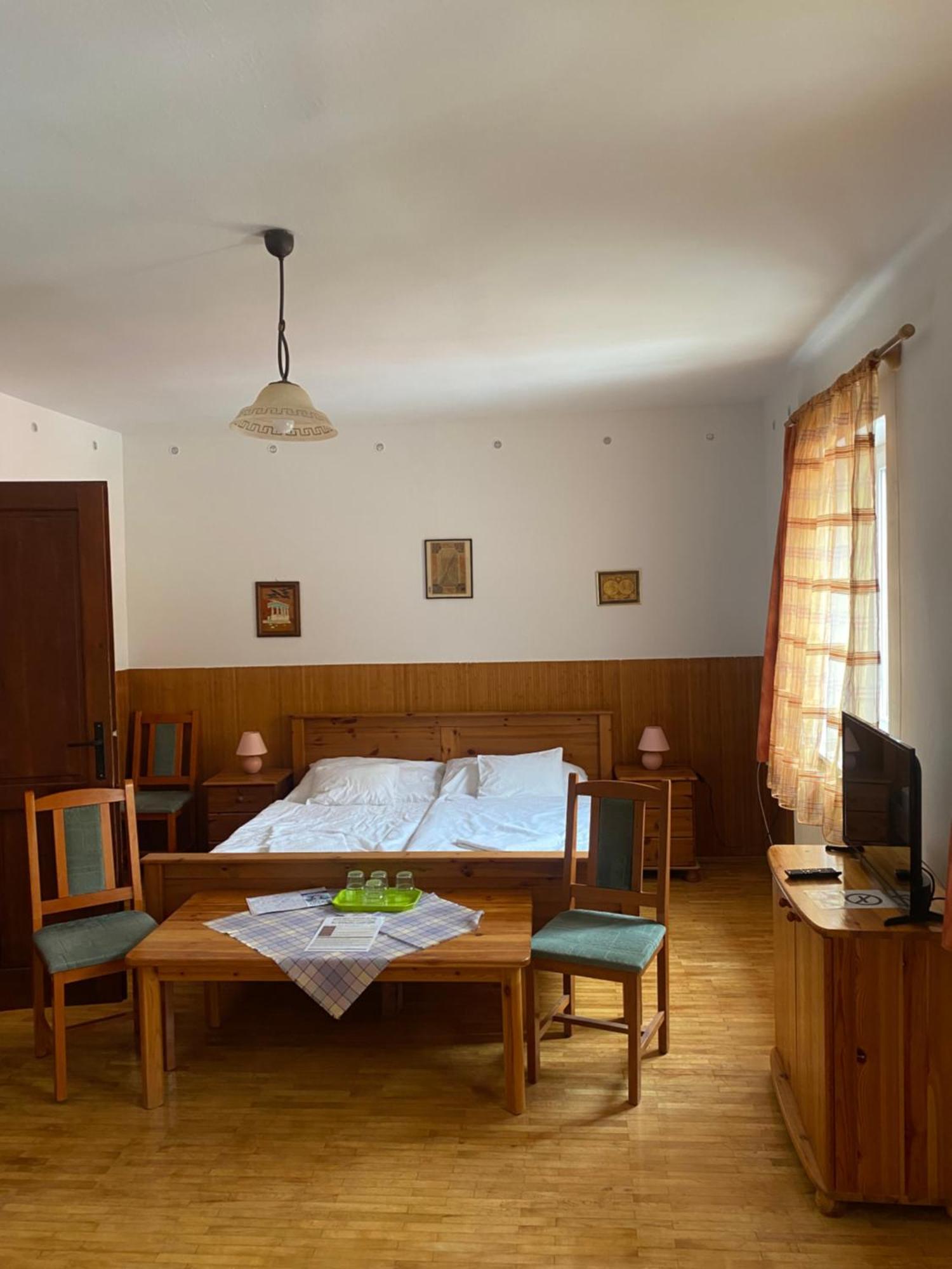 Bed and Breakfast Katalinkert Panzió Győr Exterior foto