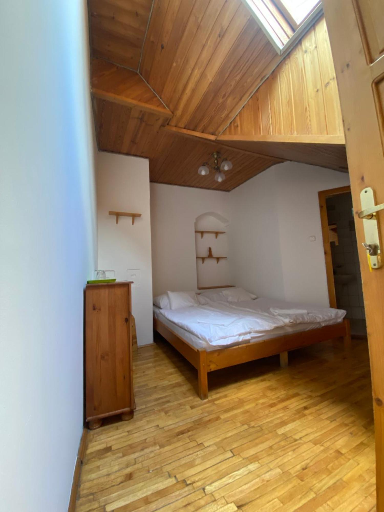 Bed and Breakfast Katalinkert Panzió Győr Exterior foto